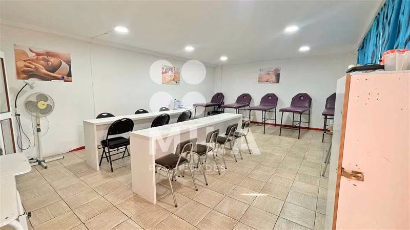 30% Bajo tasación. Edificio de 4 pisos de múltiples espacios