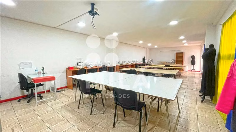 25% Bajo tasación. Edificio de 4 pisos de múltiples espacios