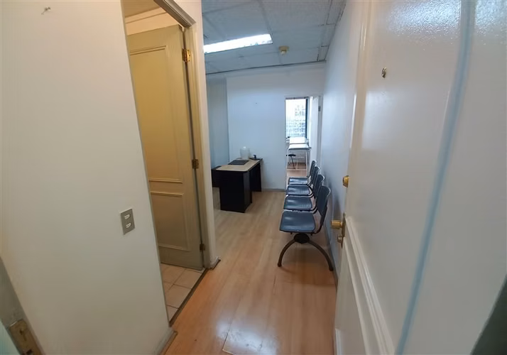 Oficina en venta, Apumanque, 1 privado, recep.y baño
