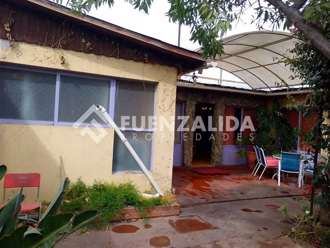 Casa en venta de 3 dorm. en La Cisterna