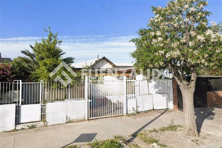 Casa en venta de 3 dorm. en La Cisterna