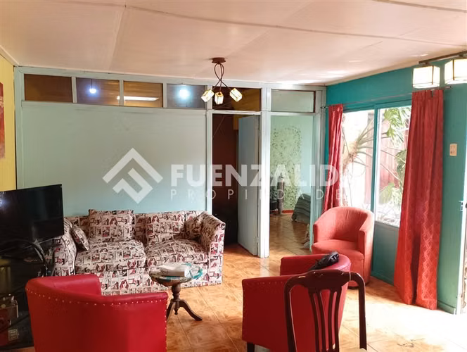 Casa en venta de 3 dorm. en La Cisterna