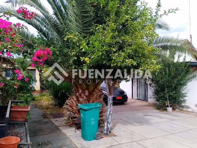 Casa en venta de 3 dorm. en La Cisterna