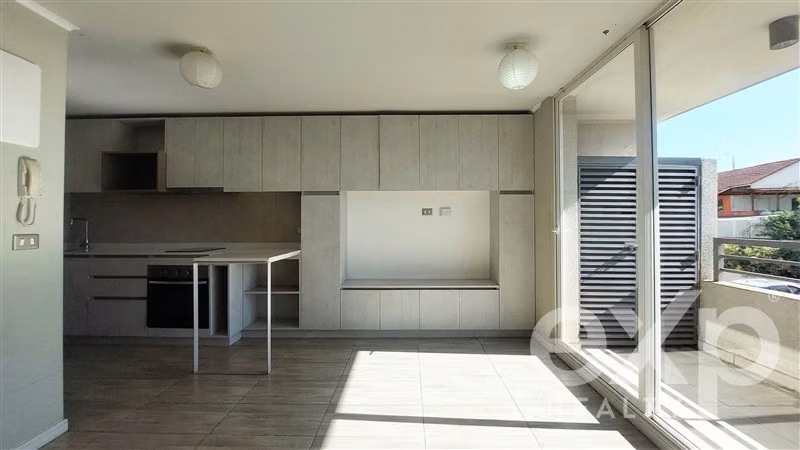 Depto con Terraza y vista despejada. Bajo gasto común - Imagen 1