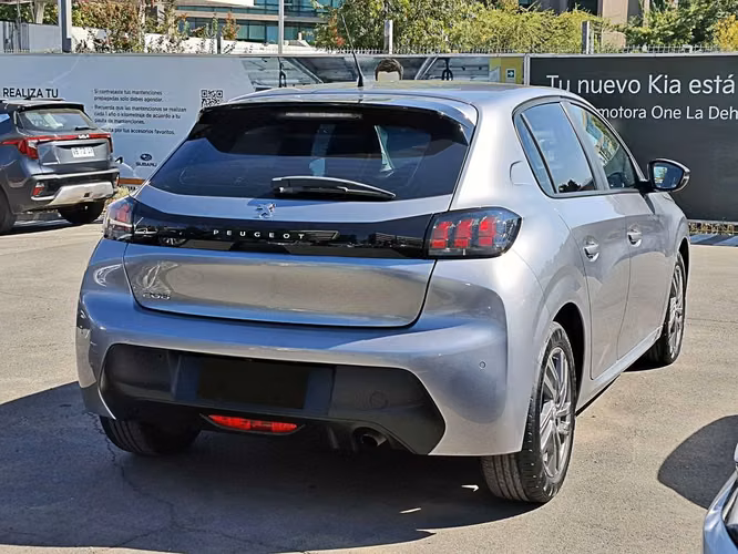 PEUGEOT 208 2022