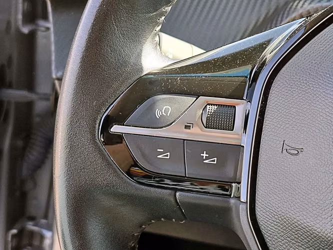 PEUGEOT 208 2022