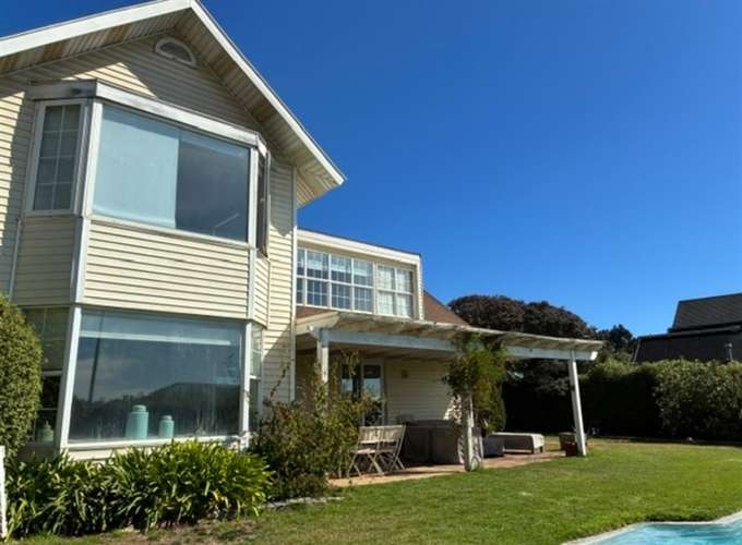 Casa de 6 dorm + servicios, en Santa María del Mar