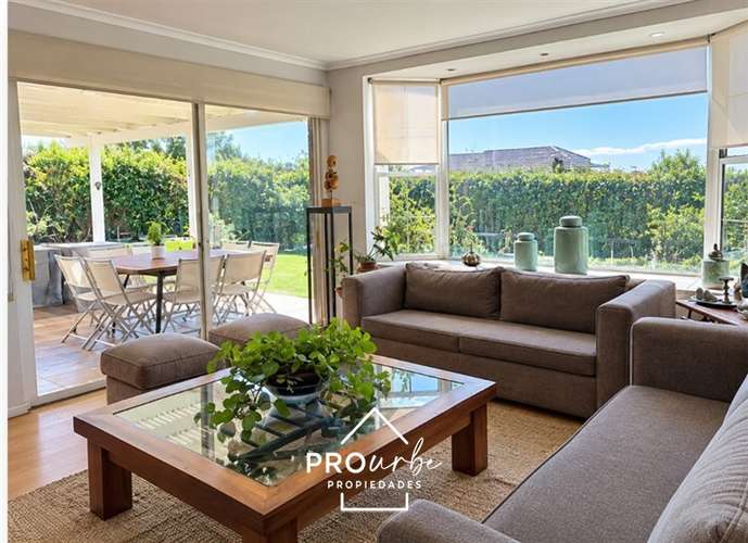Casa de 6 dorm + servicios, en Santa María del Mar