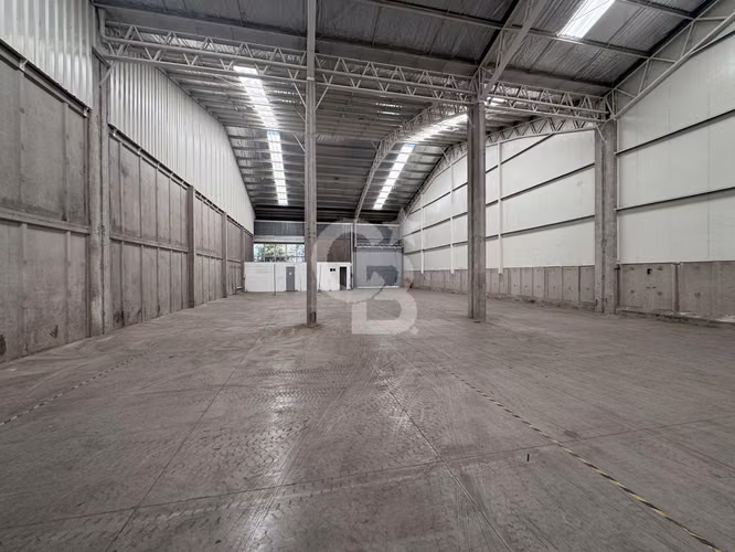 Bodega 1.000 m² Quilicura | San Ignacio, Seguridad 24/7