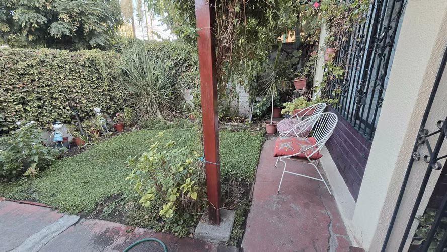 Sector residencial, cercano a Metro El Parron (155997) - Imagen 2