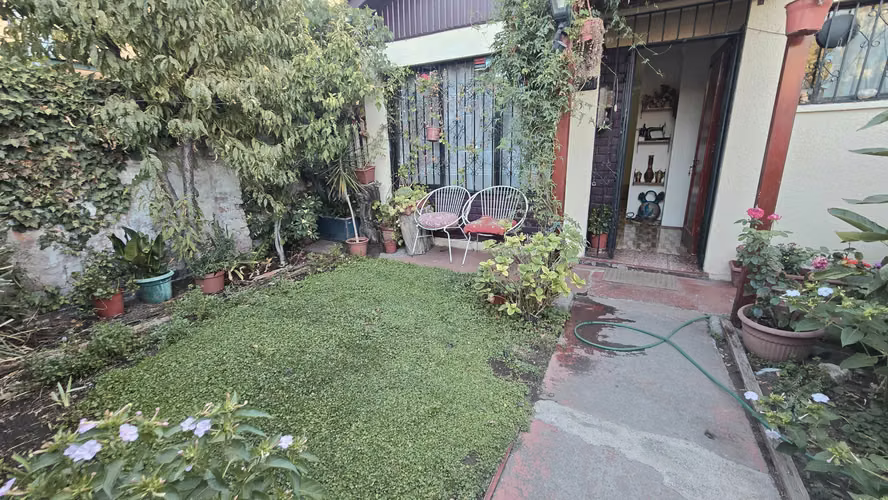Sector residencial, cercano a Metro El Parron (155997)
