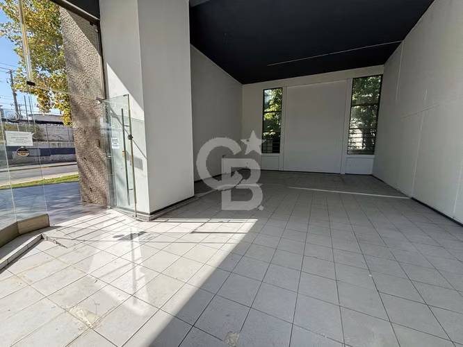 Arriendo local comercial, Strip Center Vitacura