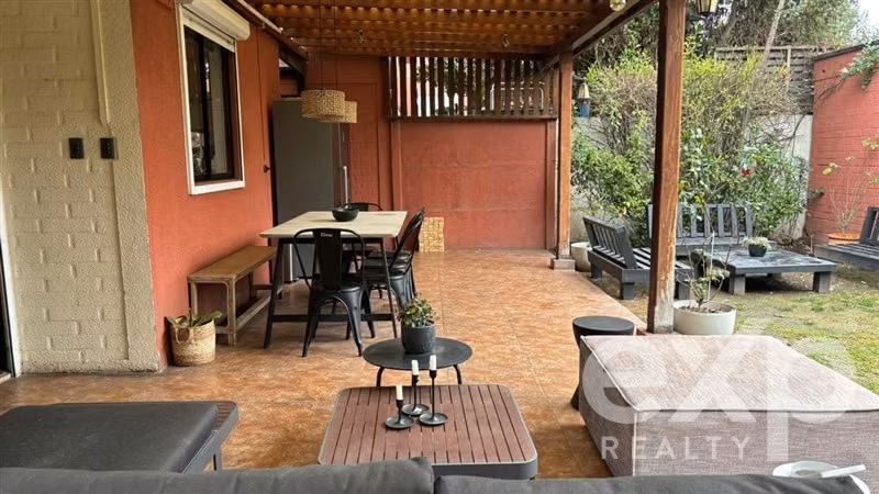 casa en Cond Huechuraba cerca colegio Pumahue
