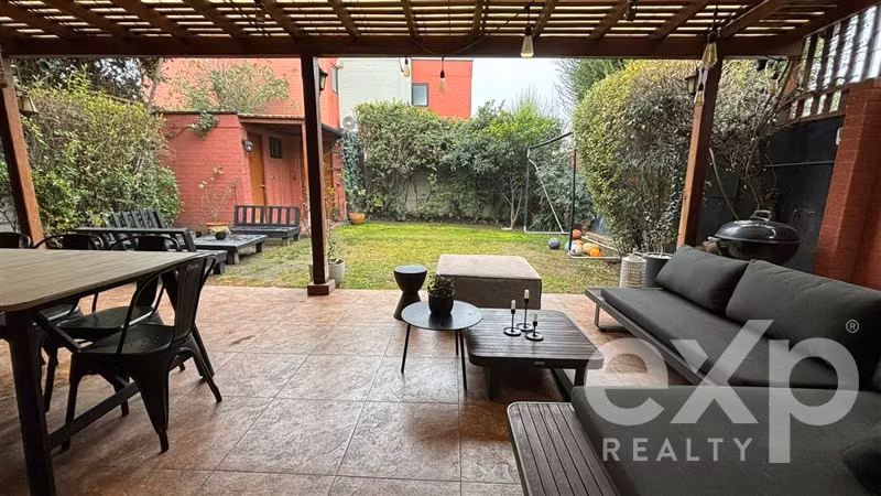 casa en Cond Huechuraba cerca colegio Pumahue
