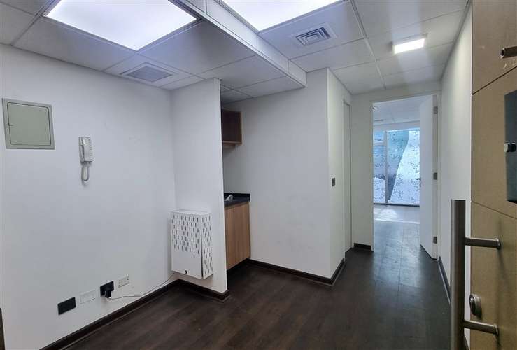 Moderna Oficina en Venta en Las Condes - Imagen 2