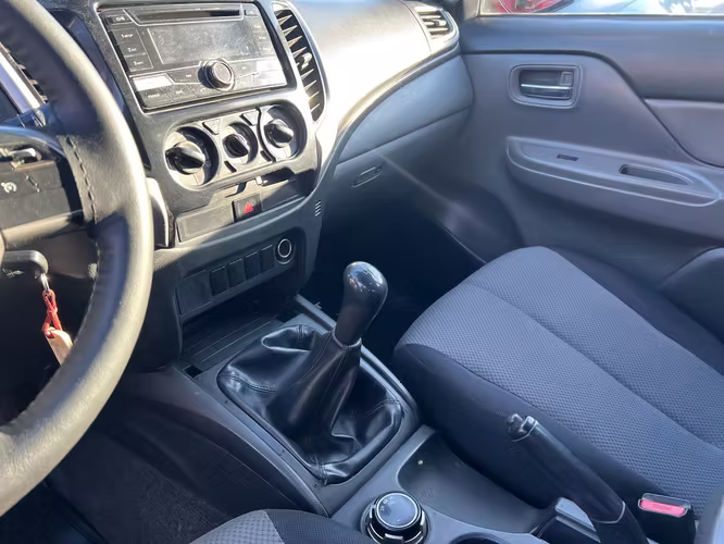 MITSUBISHI L200 4X4 - Imagen 9