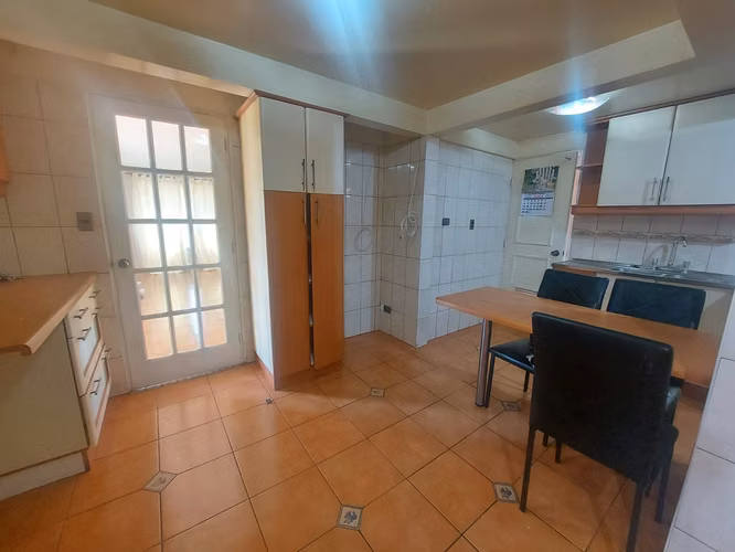 Casa En Venta De 4 Dorm. En Jardin Alto De La Florida