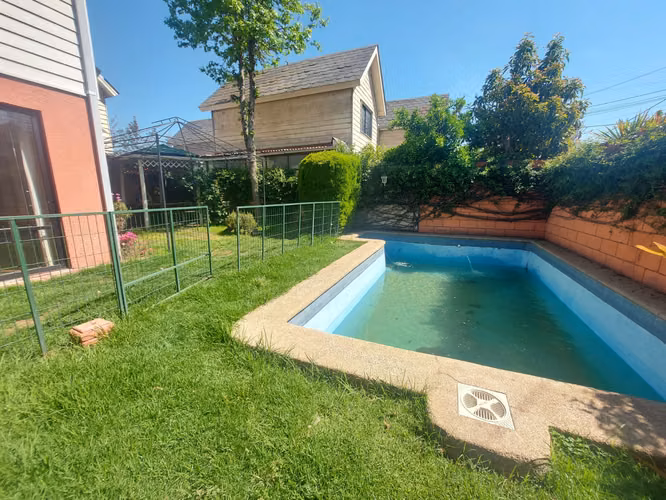 Casa En Venta De 4 Dorm. En Jardin Alto De La Florida