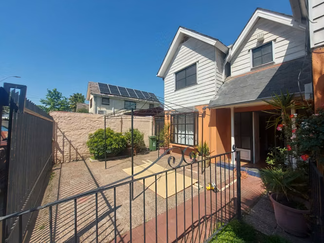 Casa En Venta De 4 Dorm. En Jardin Alto De La Florida