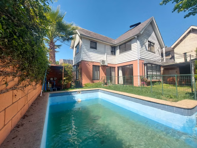 Casa En Venta De 4 Dorm. En Jardin Alto De La Florida
