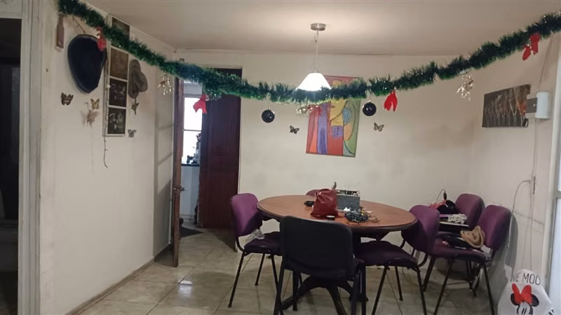 Casa en venta amplia en pasaje cerrado en comuna San Joaquín