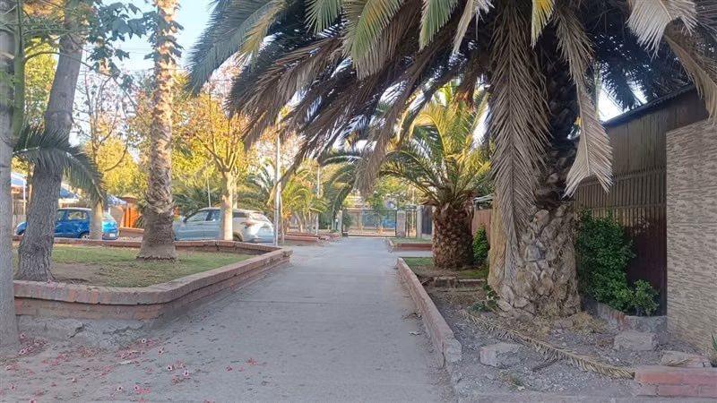 Casa en venta amplia en pasaje cerrado en comuna San Joaquín