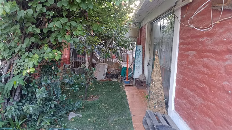 Casa en venta amplia en pasaje cerrado en comuna San Joaquín