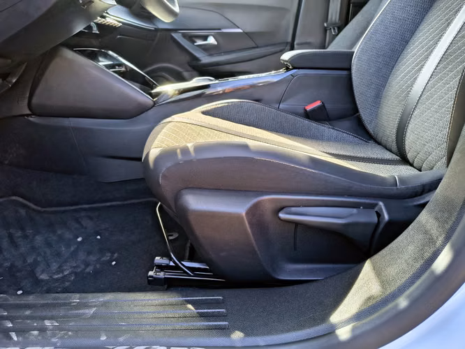 PEUGEOT 2008 2025