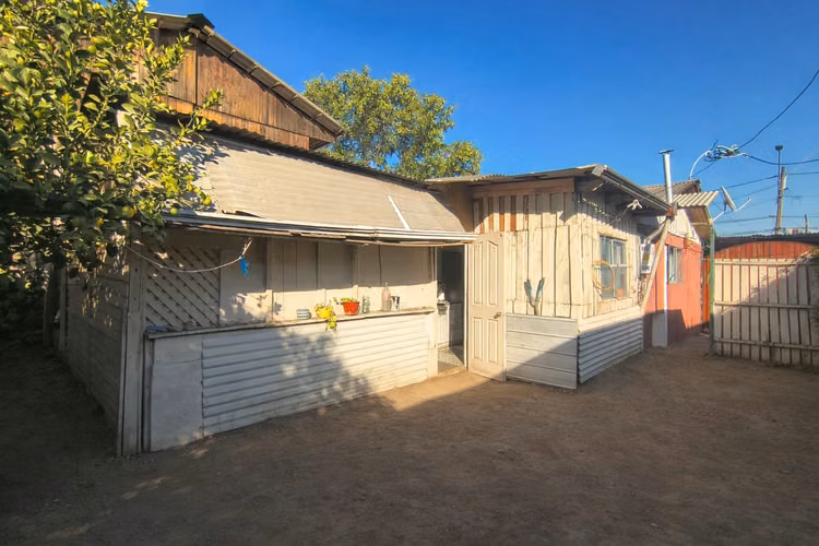 VENTA DE CASA CON AMPLIO TERRENO EN LO ESPEJO