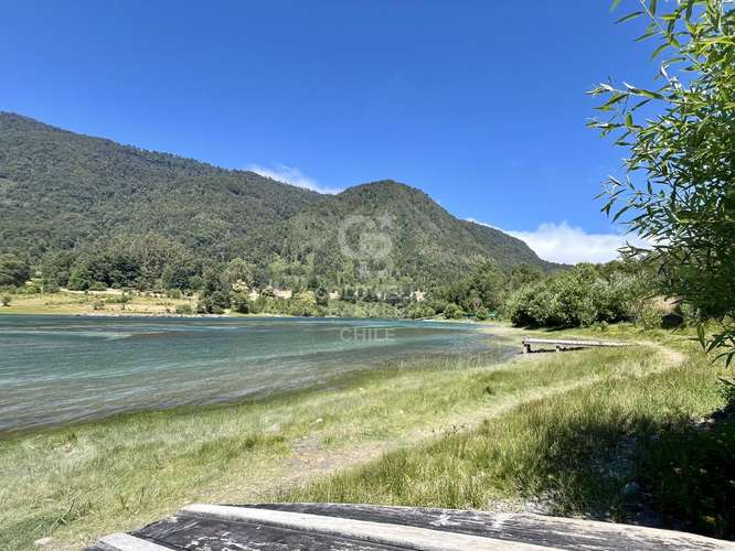 Donde desagua el Lago Riñihue,  con orilla