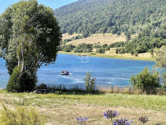 Donde desagua el Lago Riñihue,  con orilla
