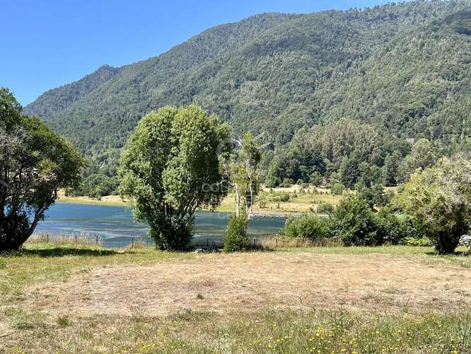 Donde desagua el Lago Riñihue,  con orilla