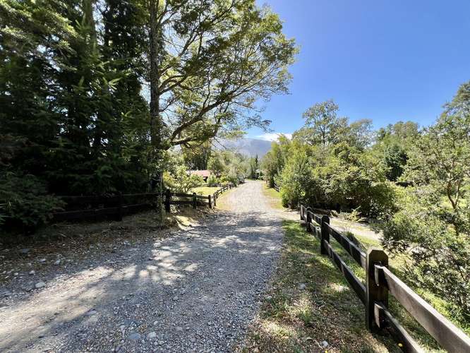 Donde desagua el Lago Riñihue,  con orilla