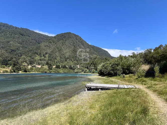 Donde desagua el Lago Riñihue,  con orilla