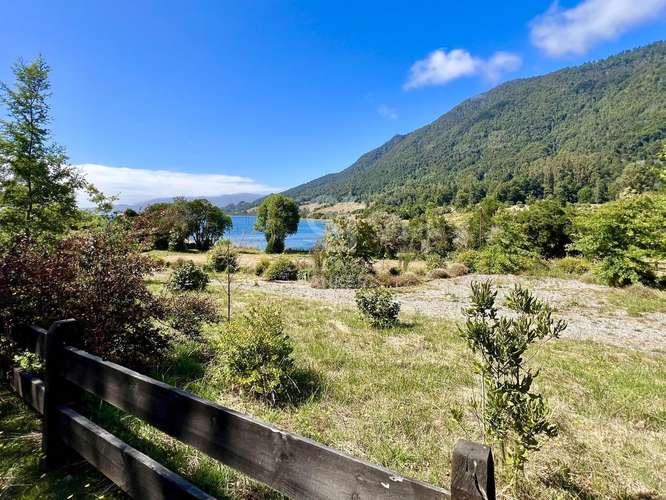 Donde desagua el Lago Riñihue,  con orilla