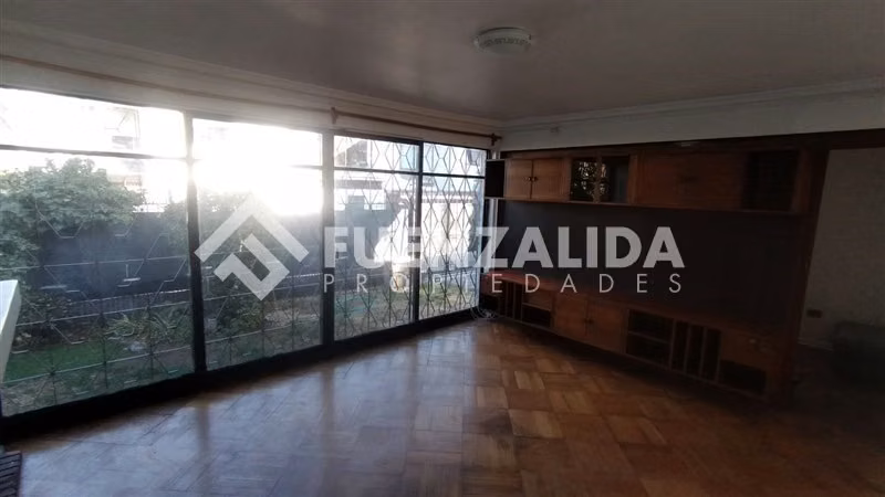 Casa en arriendo de 2 dorm. en Las Condes