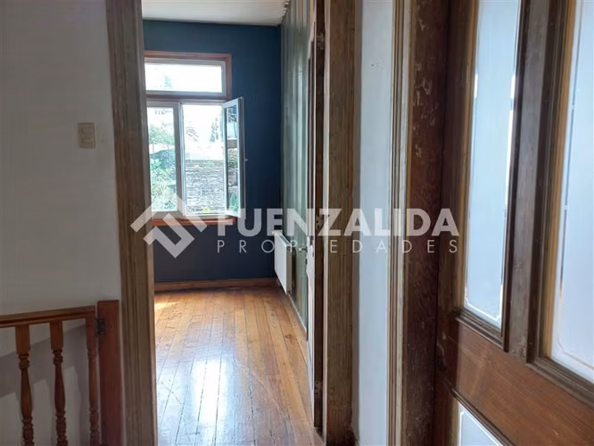 Casa arriendo Cerro Concepción, 5 dormitorios, dos baños,