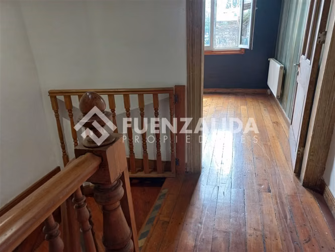 Casa arriendo Cerro Concepción, 5 dormitorios, dos baños,