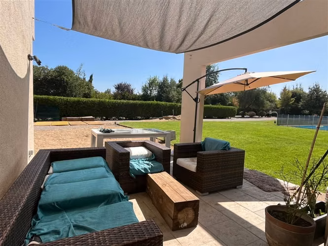 Mediterranea en condominio Piedra roja 4D 4B Chicureo