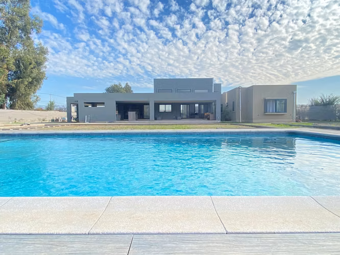 Grace Kelm Vende Casa en parcela de 5.000 m² en Paine: naturaleza, amplitud y hermosa vista a la cordillera