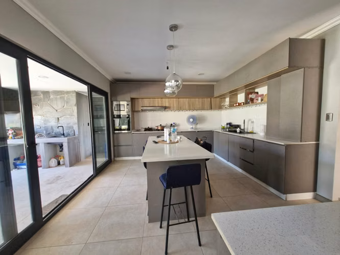 Grace Kelm Vende Casa en parcela de 5.000 m² en Paine: naturaleza, amplitud y hermosa vista a la cordillera