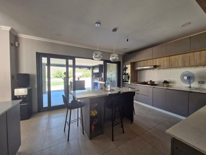 Grace Kelm Vende Casa en parcela de 5.000 m² en Paine: naturaleza, amplitud y hermosa vista a la cordillera