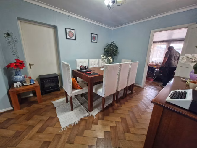 Grace Kelm Vende, Casa 177 m2/ 477m2 terr/5 d/ 2bañ/ piscina y quinch en Quinta Normal