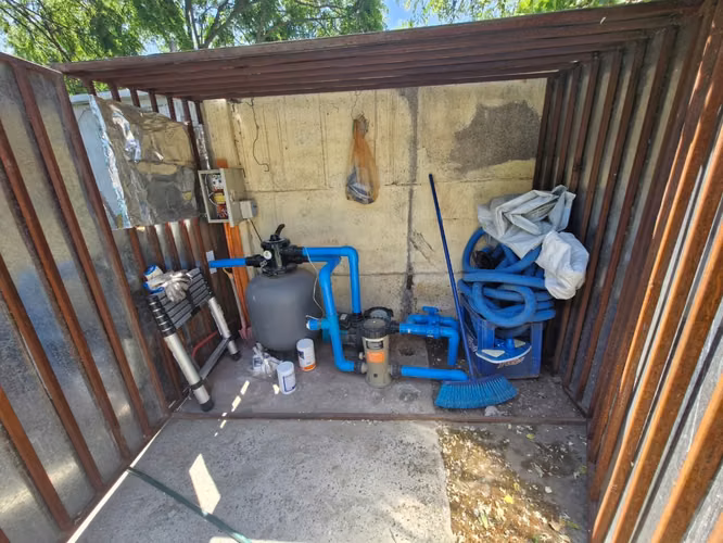 Grace Kelm Vende, Casa 177 m2/ 477m2 terr/5 d/ 2bañ/ piscina y quinch en Quinta Normal