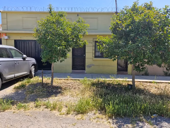 Grace Kelm Vende, Casa 177 m2/ 477m2 terr/5 d/ 2bañ/ piscina y quinch en Quinta Normal