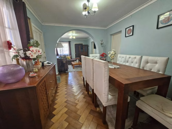 Grace Kelm Vende, Casa 177 m2/ 477m2 terr/5 d/ 2bañ/ piscina y quinch en Quinta Normal