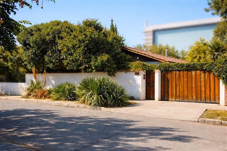 PRECIOSA CASA EN 396 M2 4D/3B LA REINA PLAZA EGAÑA - Imagen 2