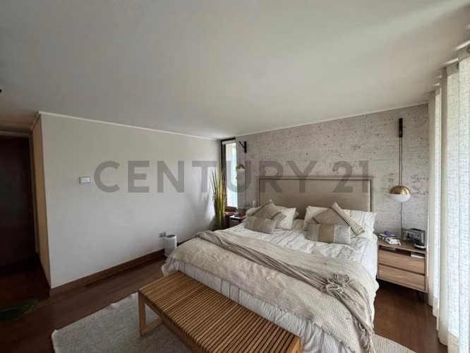 Venta estupendo y  amplio departamento en Vitacura