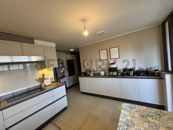 Venta estupendo y  amplio departamento en Vitacura