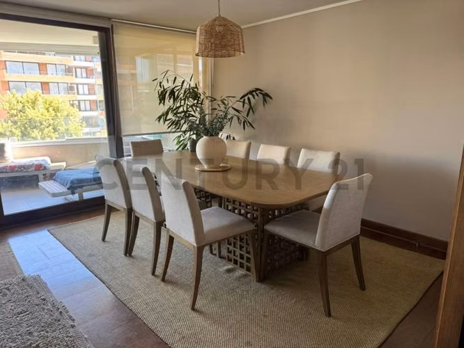 Venta estupendo y  amplio departamento en Vitacura